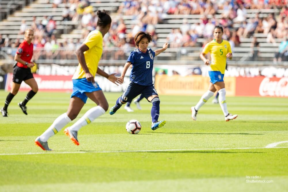 Mana Iwabuchi (8) of Japan